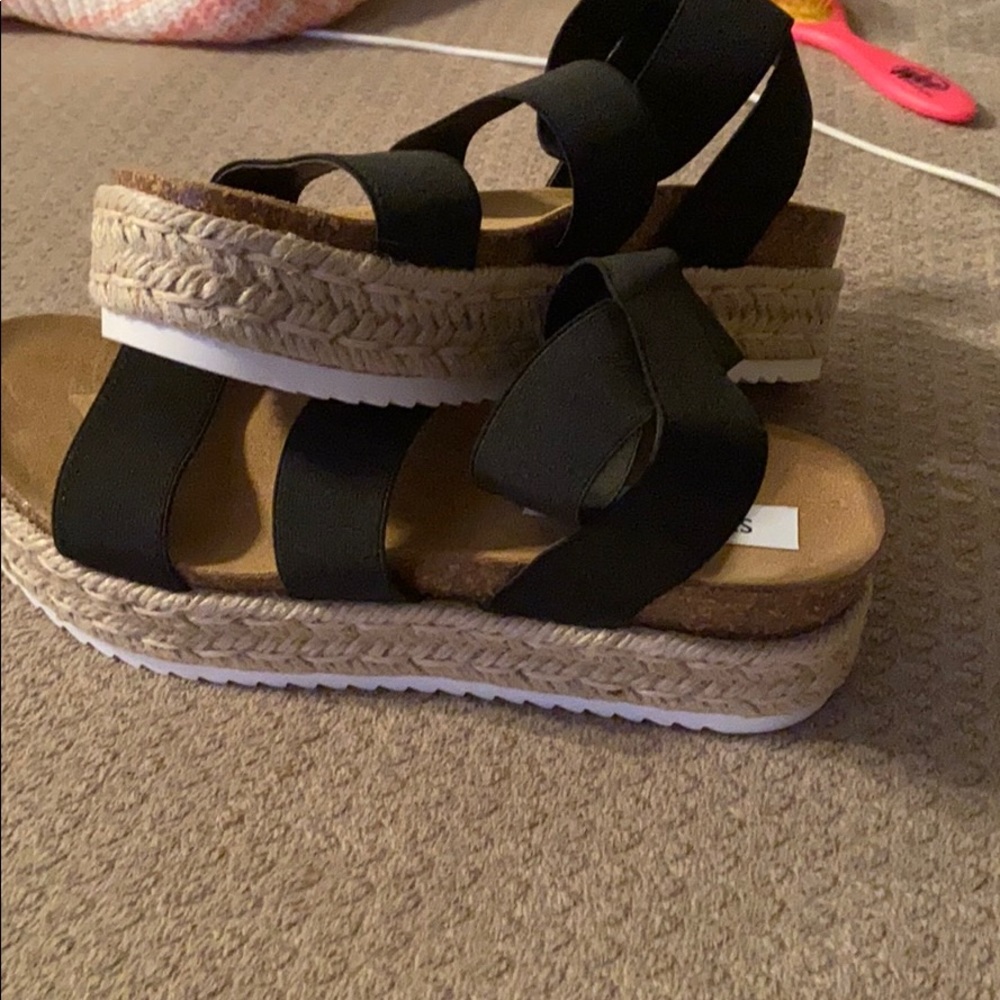 Never worn- Steve Madden sandals